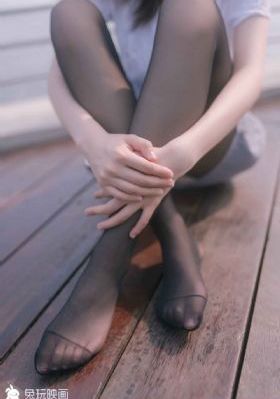 解开女警乳罩慢慢揉捏_迅雷在线观看